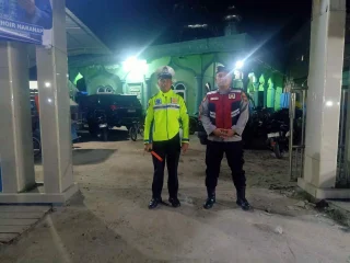 Polsek Indrapura Gelar Pengamanan Intensif Sholat Tarawih, Jaga Kekhusyukan Ibadah di Bulan Ramadhan