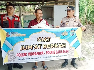 Polsek Indrapura Gelar Jumat Berkah, Salurkan Sembako untuk Kaum Duafa