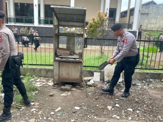 Jaga Kenyamanan Markas, Personel Korsabhara Baharkam Polri Gelar Aksi Bersih Lingkungan