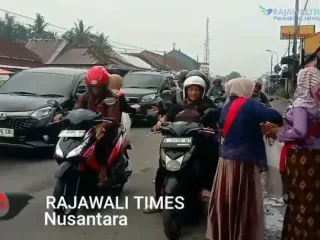 Bunda Milenial Banjarnegara Gelar Berbagi Takjil On The Road dan Buka Puasa Bersama