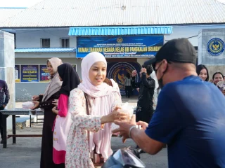 Rutan Pangkalan Brandan Gelar Berbagi Takjil untuk Masyarakat Sekitar   