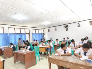 Ribuan Pelajar Serbu Tes Masuk TB Soposurung Balige
