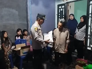 Kapolsek Medang Deras Berikan Bantuan kepada Keluarga Korban Tenggelam sebagai Bentuk Kepedulian