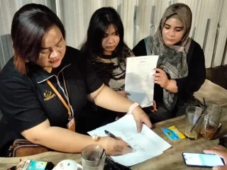 Diduga Kriminalisasi Wartawan dan Abaikan Dampak Anak, Advokat Rikha Permatasari Soroti Keras Polres Mojokerto: Jangan Gunakan Kewenangan Secara Berlebihan!