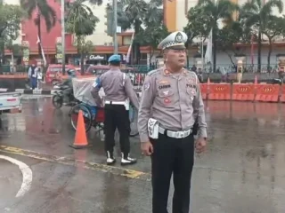Kepala Unit Lalu Lintas Polsek Cikarang Utara AKP Carmin, S.H: Perempatan SGC Cikarang Utara Kembali Normal, Polisi Imbau Pengendara Tertib